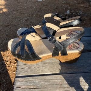 NWOT Dansko Black Sandals